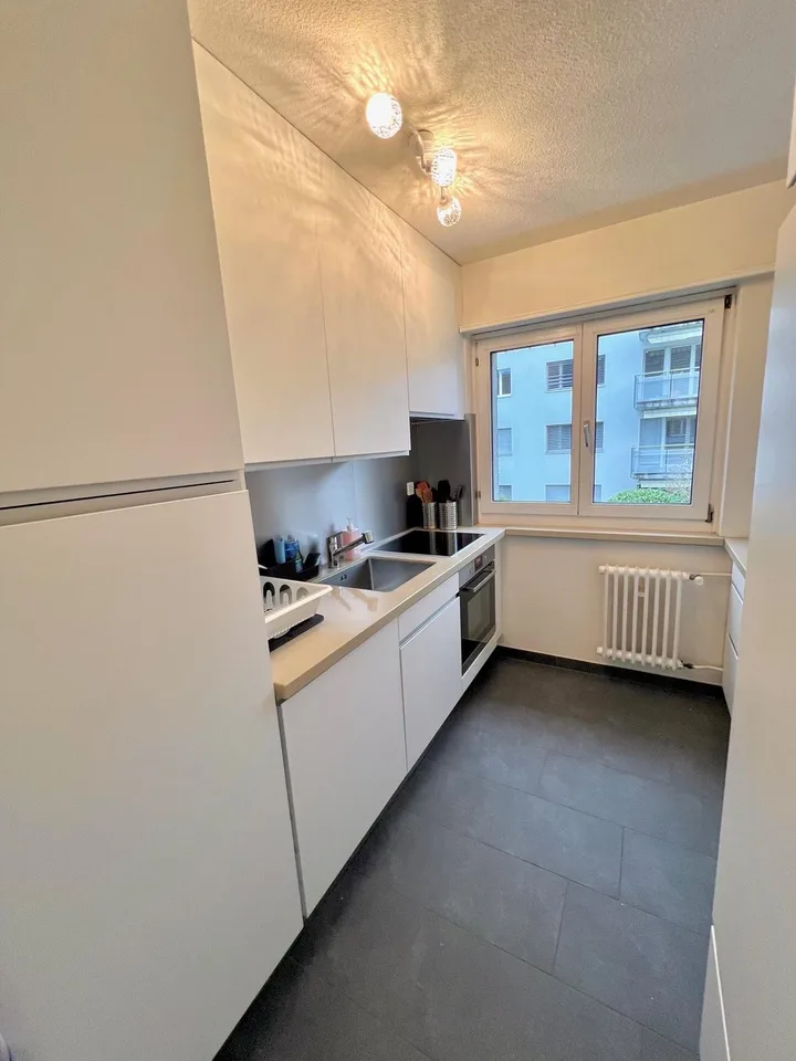 Ruhig gelegenes WG-Zimmer mit guter Verkehrs-/ÖV Anbindung :)