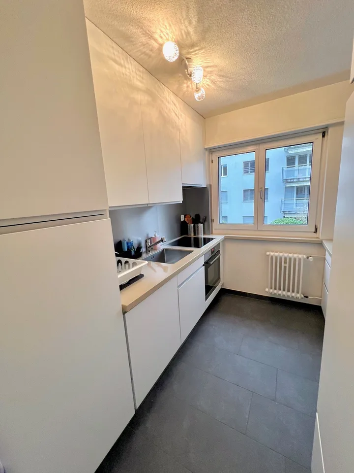 Ruhig gelegenes WG-Zimmer mit guter Verkehrs-/ÖV Anbindung :)