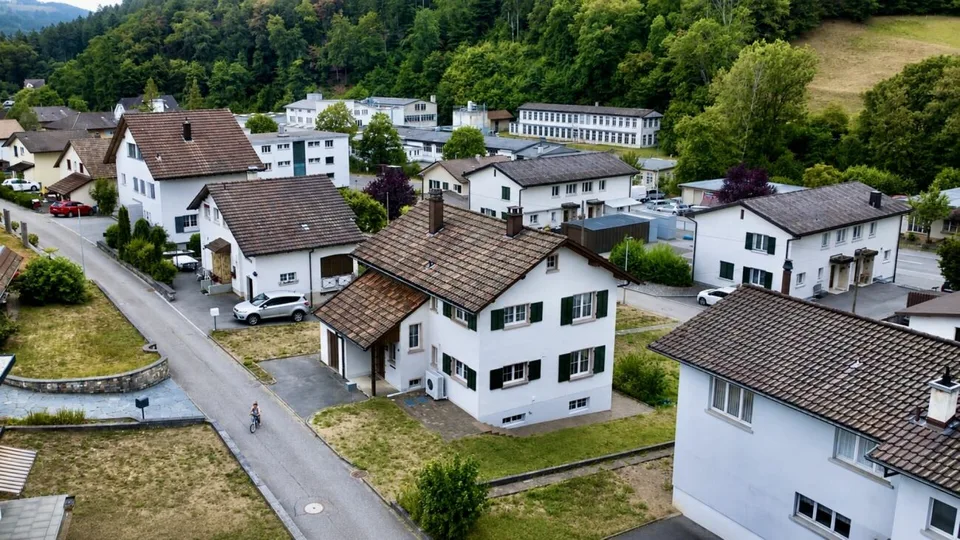 Einziehen statt renovieren - komplett kernsaniertes Einfamilienhaus in Mümliswil