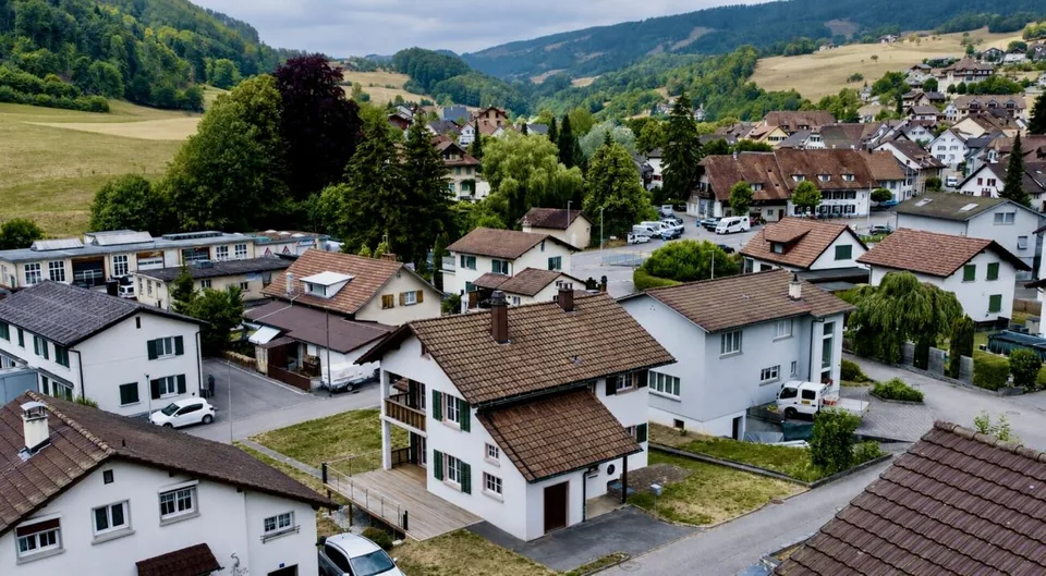 Einziehen statt renovieren - komplett kernsaniertes Einfamilienhaus in Mümliswil