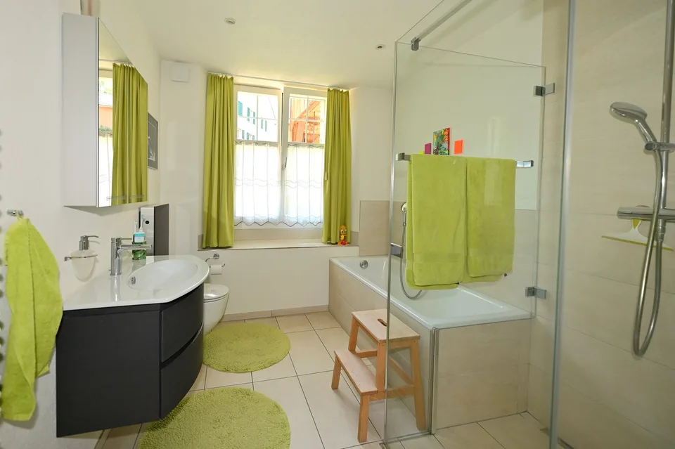 Propriété en appartement dans une ferme historique avec confort de vie moderne et jardin de rêve