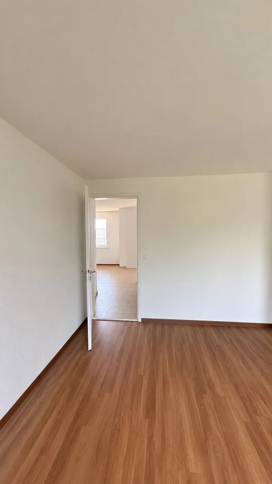 Helles 14m²-Zimmer in 2er-WG, an Seestrasse Horgen  ab sofort
