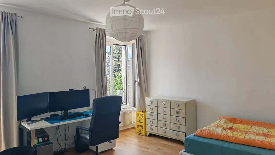 Bright room in a shared flat in central Lausanne (Riponne)