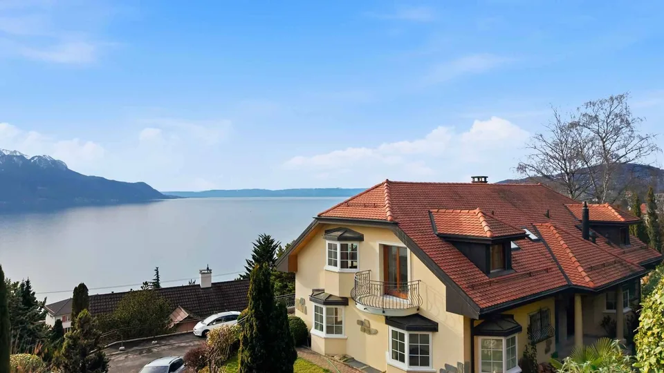 4.5 pièces de 147 m2 avec grande terrasse et jardin privatif