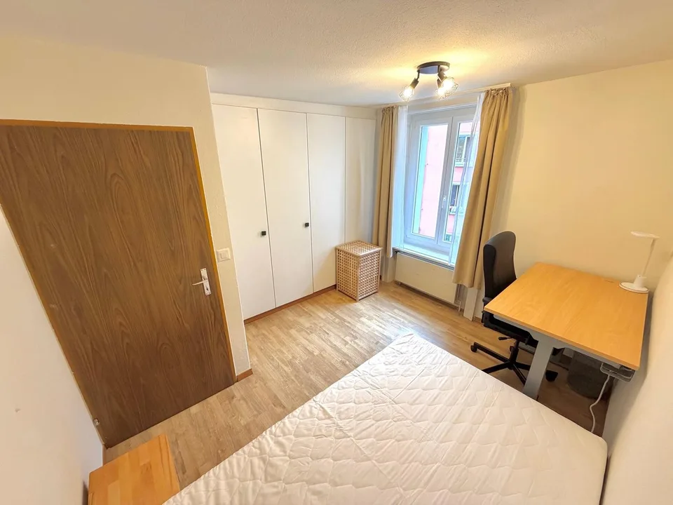 Zentrales Zimmer mitten im Kreis 4 :)