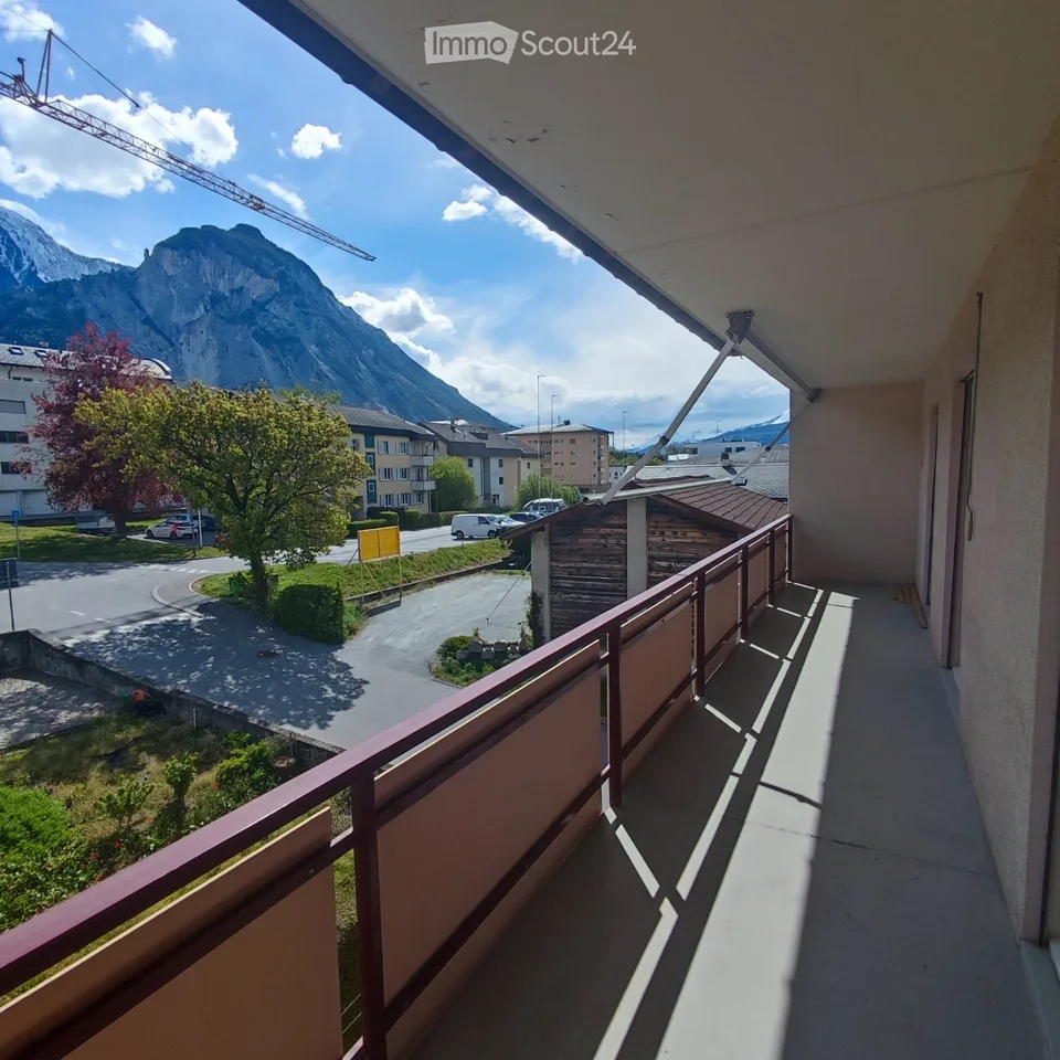 Appartamento attraente di 4,5 locali con panorama montano a Susten