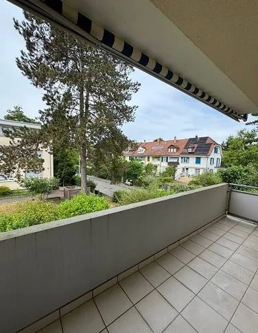 Frisch renovierte 2-Zimmer-Wohnung mit Balkon in Riehen