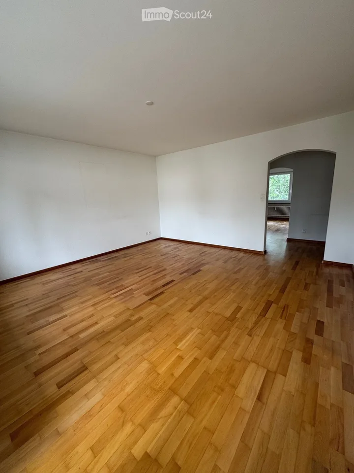 Frisch renovierte 2-Zimmer-Wohnung mit Balkon in Riehen