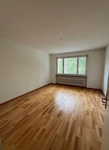 Frisch renovierte 2-Zimmer-Wohnung mit Balkon in Riehen