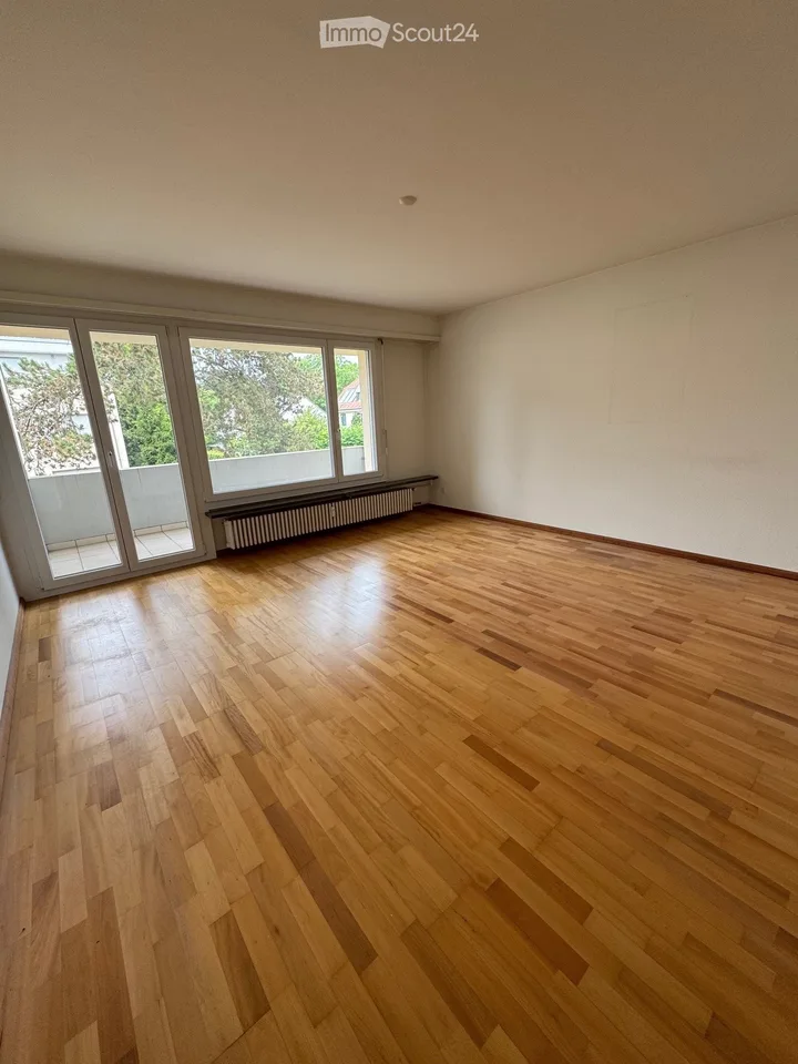 Frisch renovierte 2-Zimmer-Wohnung mit Balkon in Riehen