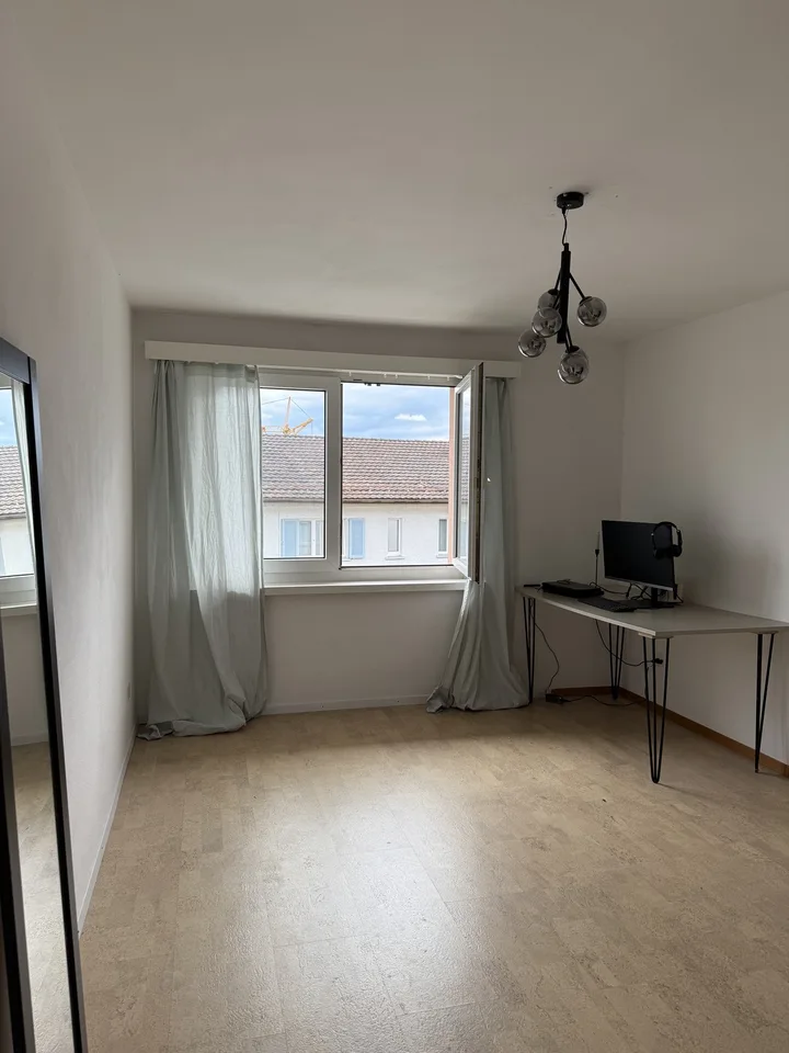 Schönes Zimmer in Zentraler und heller Wohnung