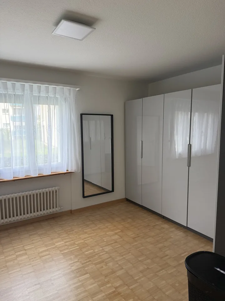 Tenant for 4-room apartment