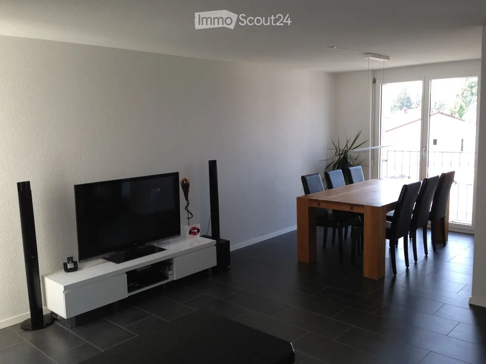 Beautiful, modern apartment with 2 balconies and large rooftop terrace