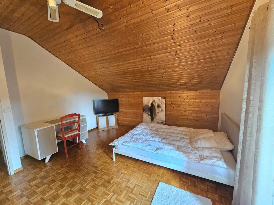 Chambre meublée avec salle de bains privative chez l'habitant