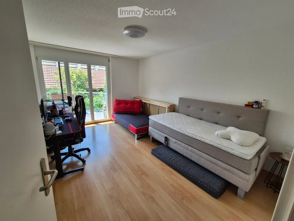 Zimmer Wohnung in Zuchwil mit Garten, Gallerie & Hobbyraum