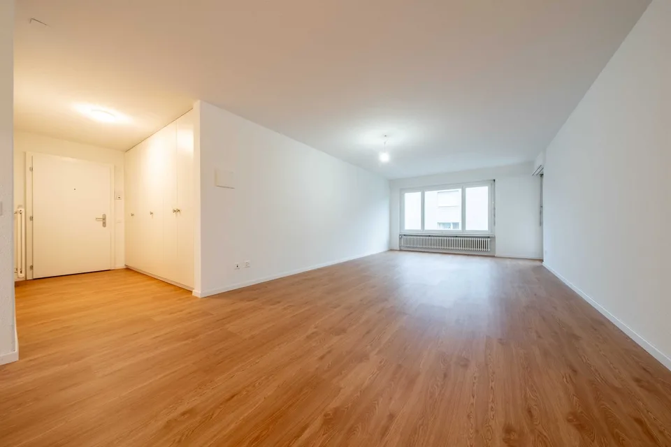 Helle 4.5-Zimmer-Wohnung mit Balkon in ruhiger LAge