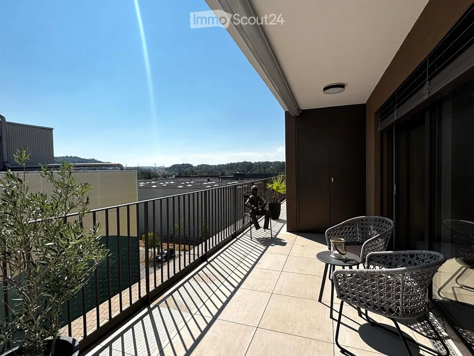 Superba mansarda di 3,5 locali con terrazza di 50 m² – un ambiente di vita d'eccezione a Marly