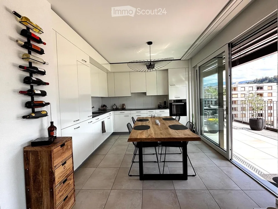 Superba mansarda di 3,5 locali con terrazza di 50 m² – un ambiente di vita d'eccezione a Marly