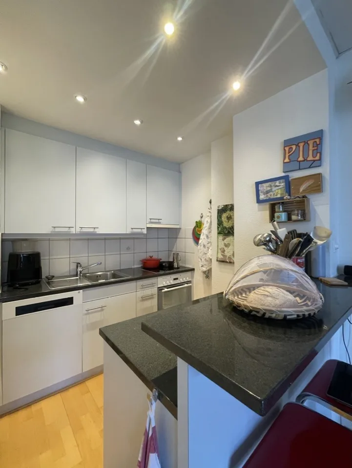 17^2m Pièce dans un appartement de 120^2m