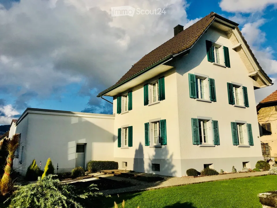 Exklusives Wohnen mit hoher Privatsphäre in 2 Familienhaus