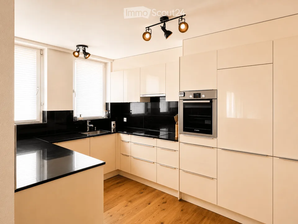 Moderne 4.5-Zimmer-Eigentumswohnung mit Südwest-Balkon und hochwertigem Innenausbau.