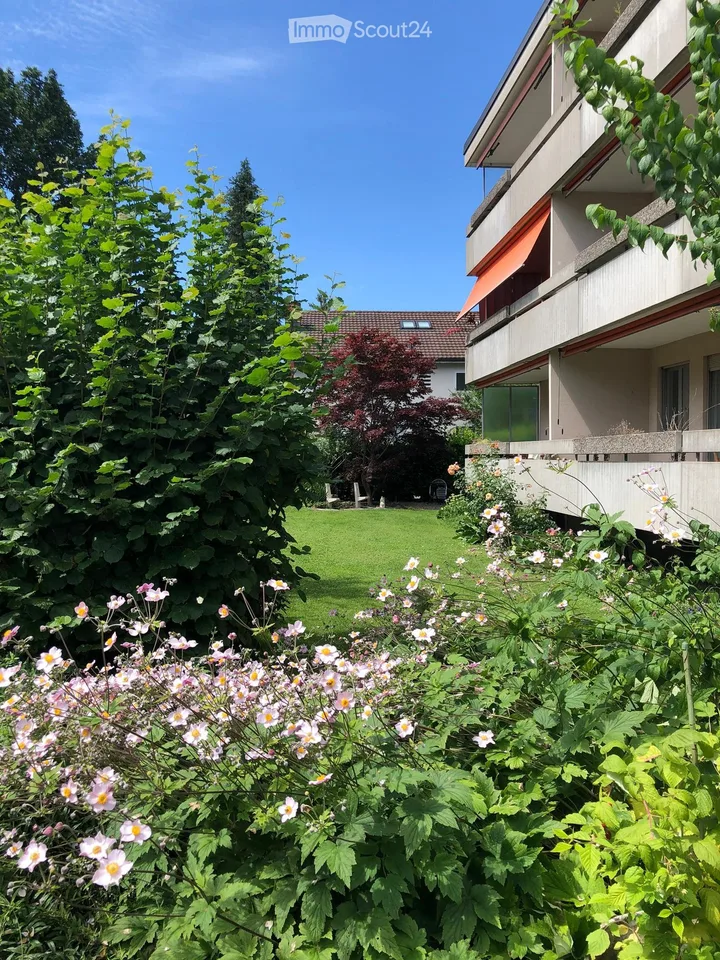 Im Dorfkern, ruhig mit grossem Südbalkon