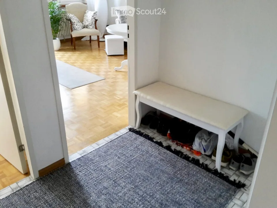 Im Dorfkern, ruhig mit grossem Südbalkon