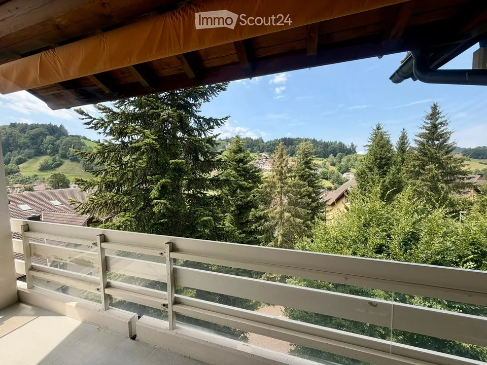 Helle 4.5-Zimmer-Wohnung mit Balkon und grossartiger Aussicht