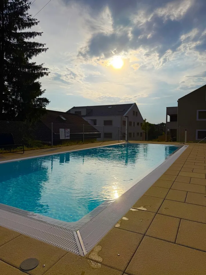 Appartement lumineux avec piscine