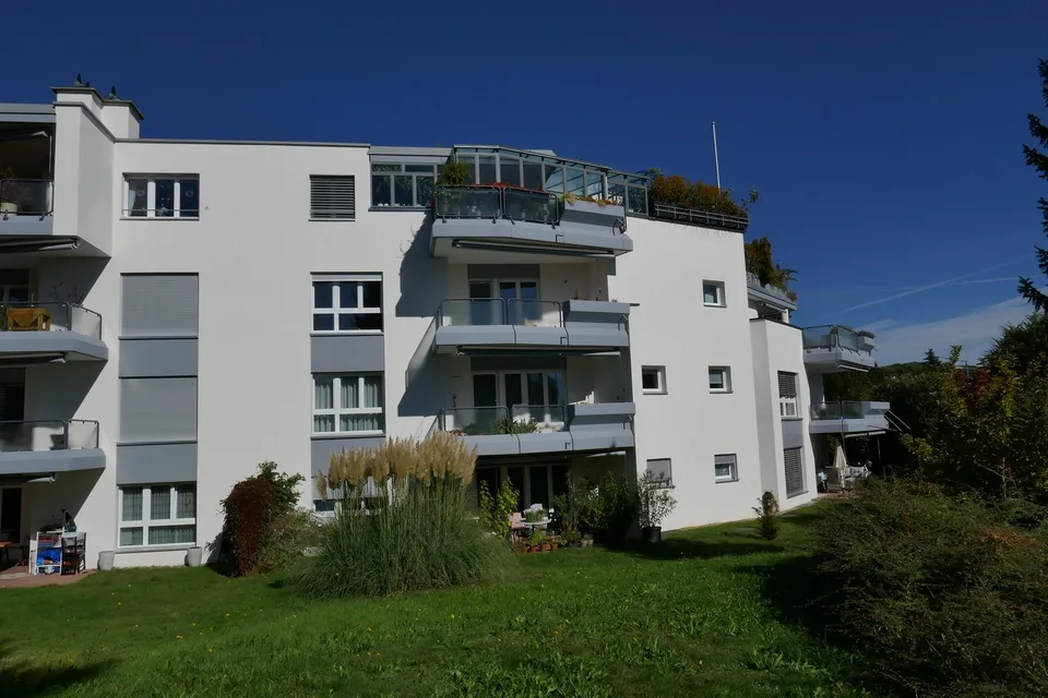 3 1/2 - Zimmer-Parterre-Wohnung mit grossem Gartensitzplatz
