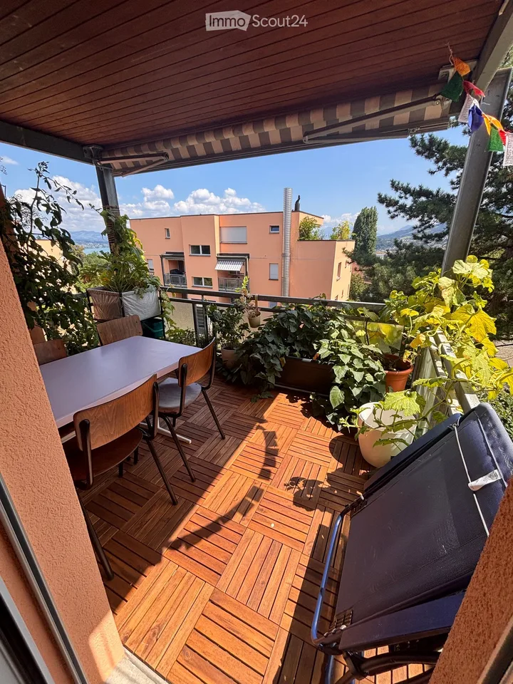 Befristet & Möbliert. Helle 3.5-Zimmer-Wohnung mit Balkon und schöner Aussicht in Richterswil