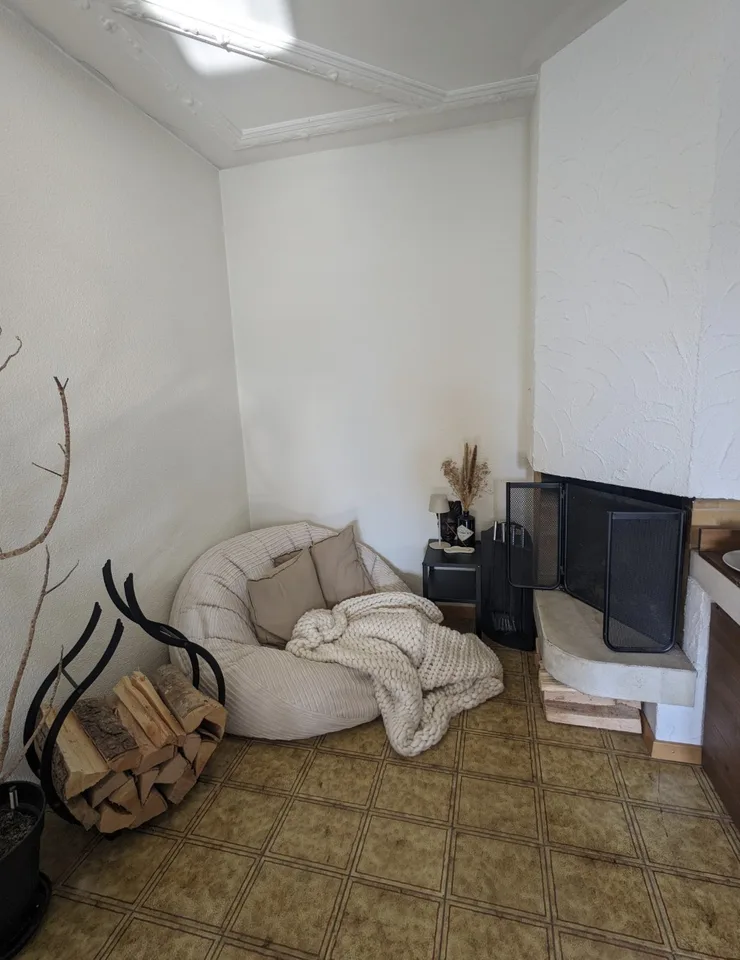 Altbauwohnung mit eigener Dachterrasse, Cheminée und offener Küche