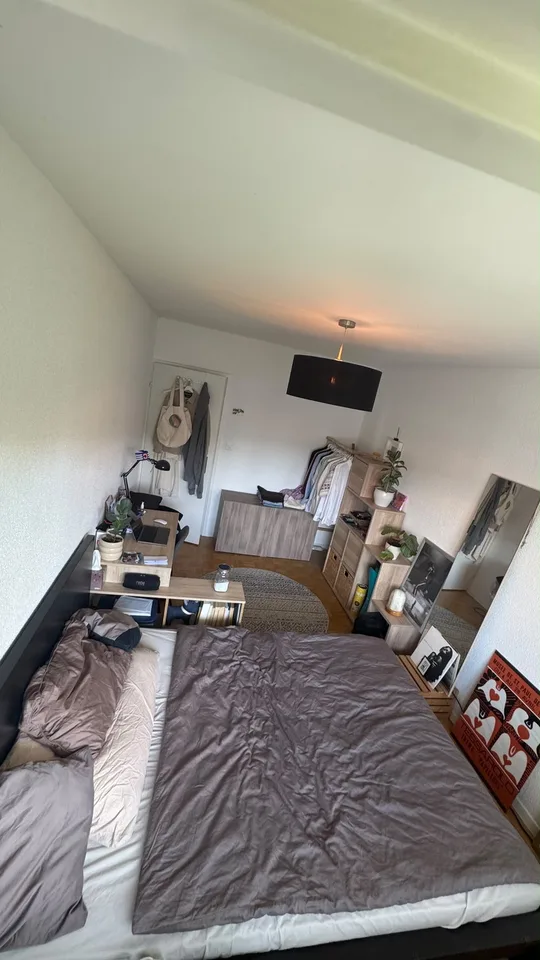 Bright, unfurnished room in a fully equipped 2-person flatshare | Helles, unmöbliertes Zimmer in voll ausgestatteter 2er-WG