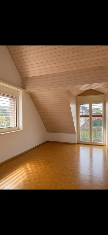 Dachwohnung mit Balkon