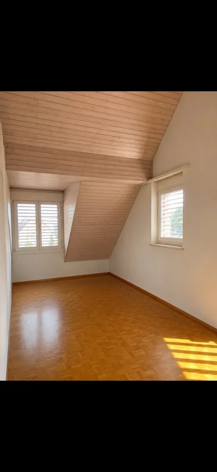 Dachwohnung mit Balkon