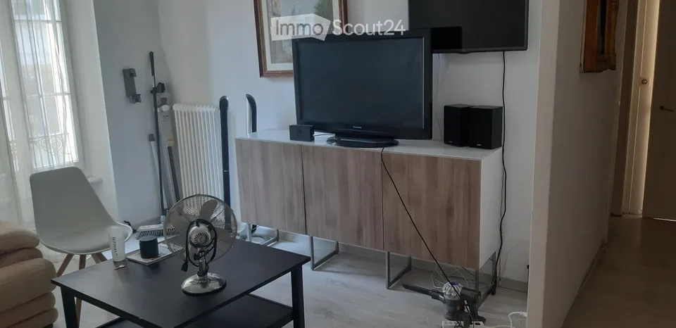 Großes Zimmer in schönem möblierten Apartment