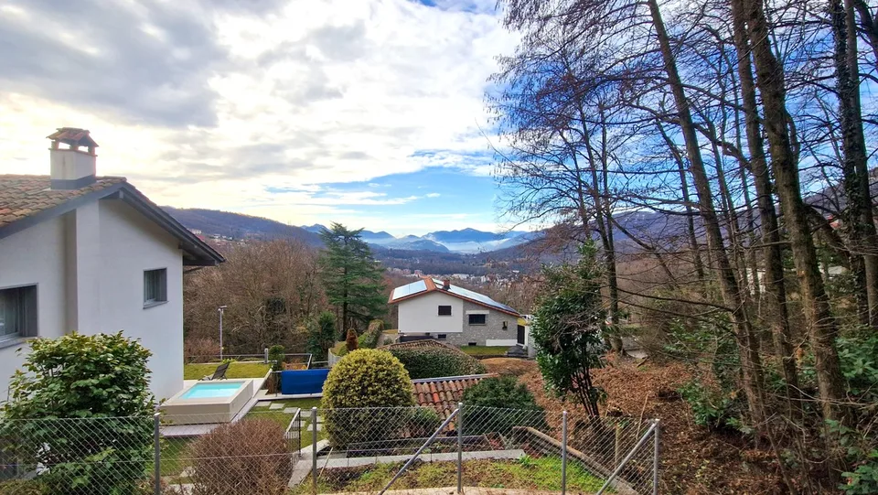 Nuovo 4,5 locali in stile moderno con veranda e ampio giardino privato