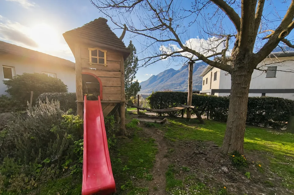 Schöne 5,5-Zimmer-Villa mit großem Garten und Grotte mit Kamin