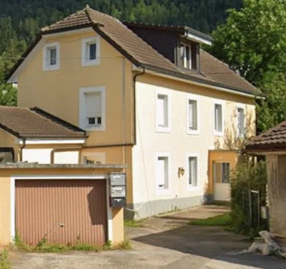 *Maison de deux appartements*
