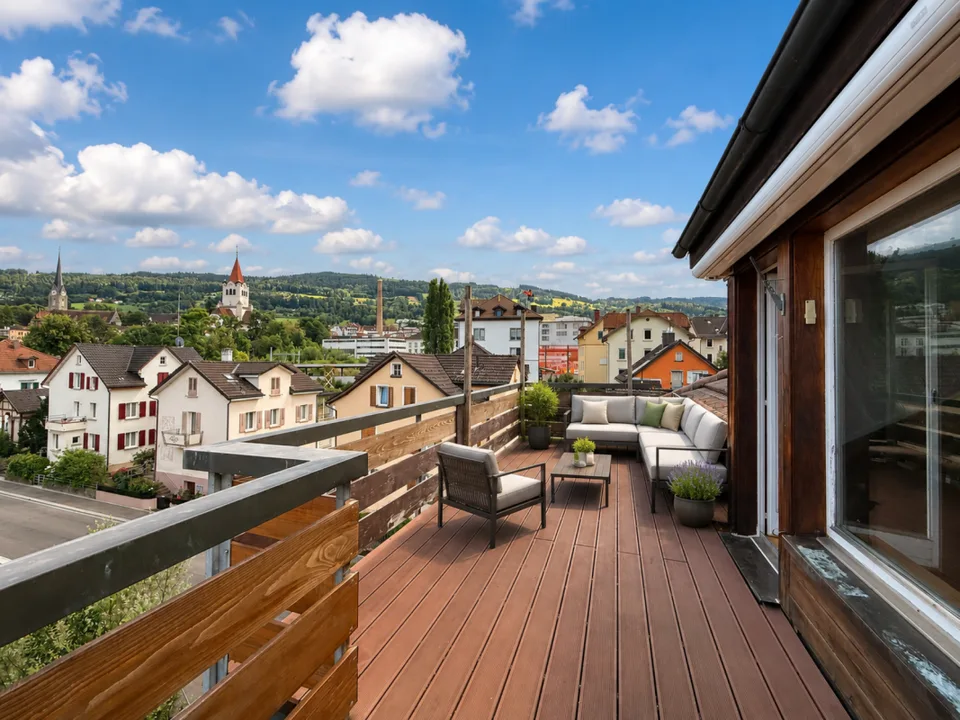 2.5-Zimmer Dachwohnung mit grosser Dachterrasse sehr zentral gelegen