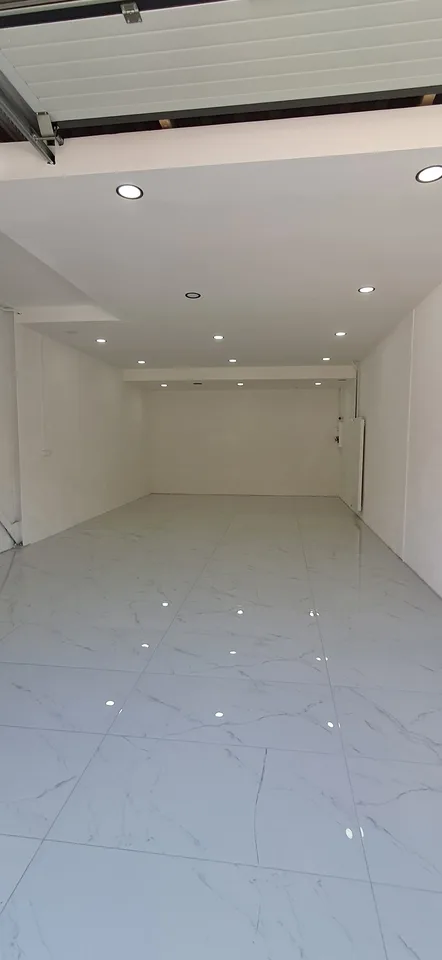 Box of 60 m2 in Crissier