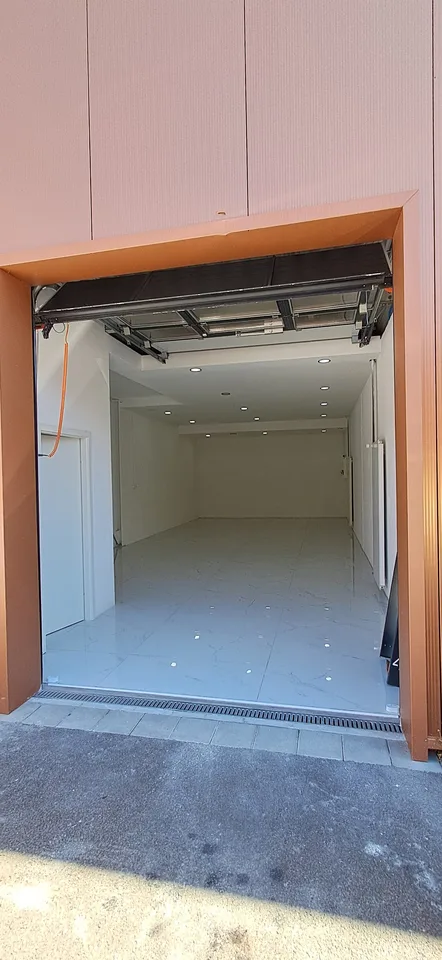 Box of 60 m2 in Crissier