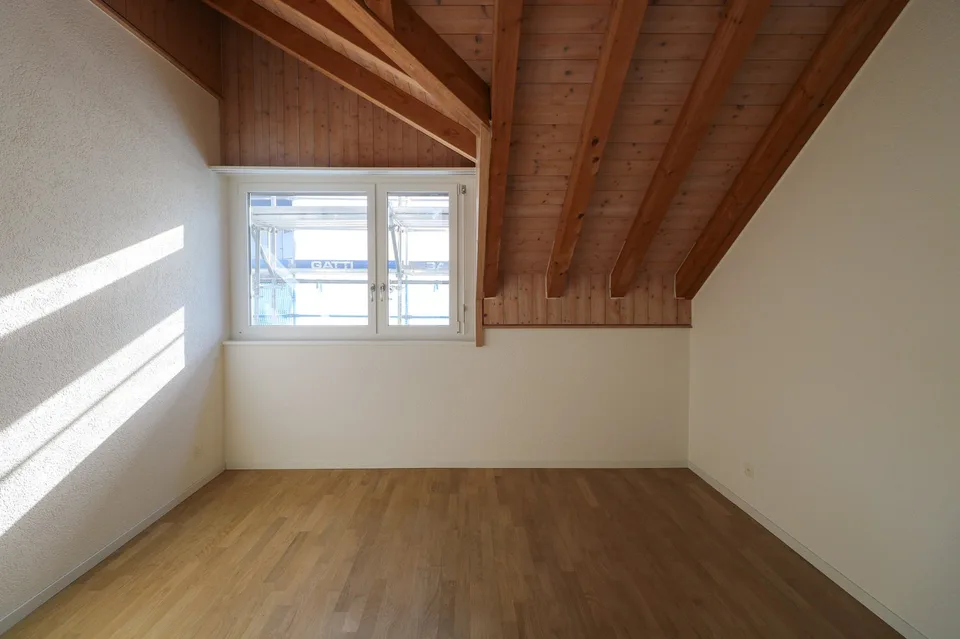 Helle Dachwohnung mit Galerie / App. mansardé lumineux avec galerie