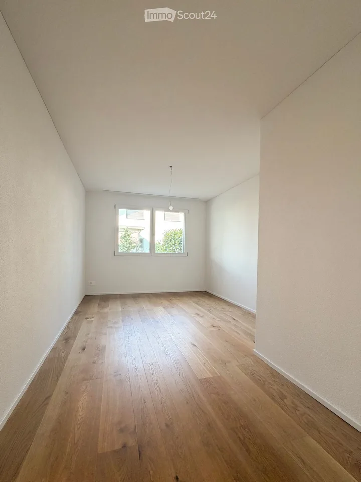 Appartement moderne 4.5 pièces au rez-de-chaussée avec 2 places de parking à Roggwil BE – disponible immédiatement