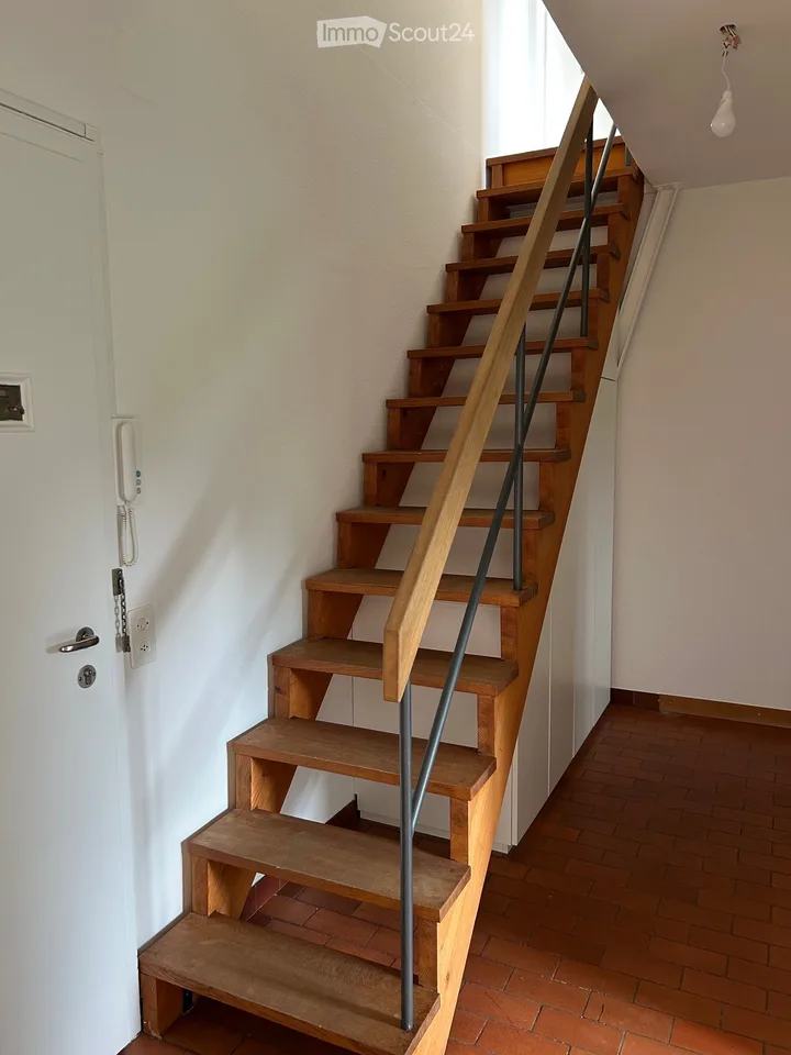 Affascinante appartamento maisonnette di 3 locali con balcone a Bern-Elfenau