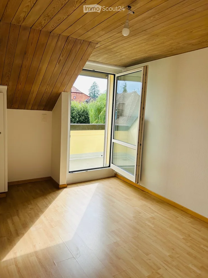 Affascinante appartamento maisonnette di 3 locali con balcone a Bern-Elfenau
