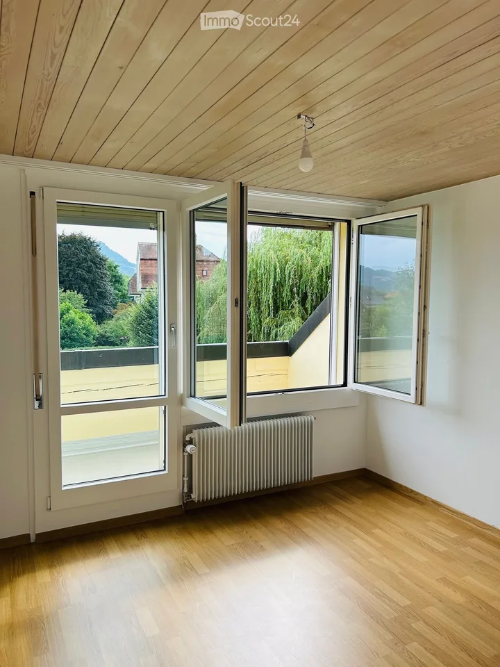 Affascinante appartamento maisonnette di 3 locali con balcone a Bern-Elfenau