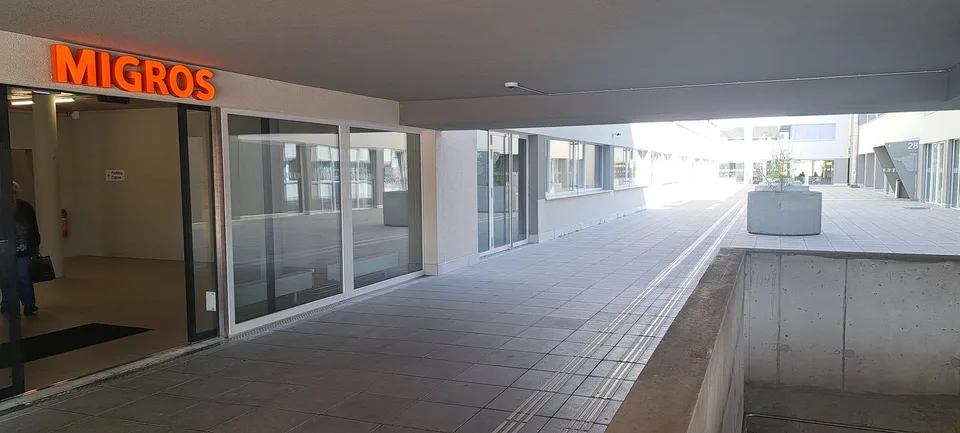 Local commercial, bureau et entrepôt / Gewerberaum, Büro und Lager