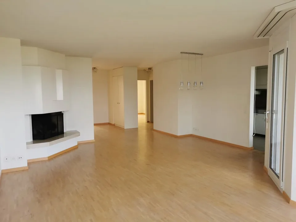 3.5-Zimmerwohnung mit neuer Küche und Seesicht
