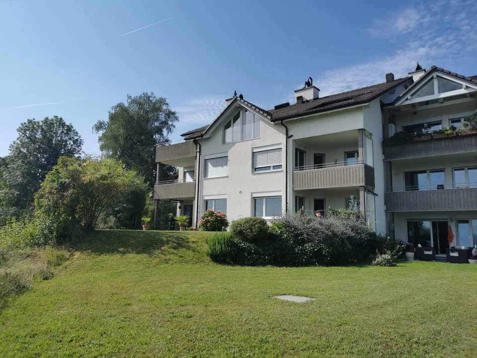 3.5-Zimmerwohnung mit neuer Küche und Seesicht